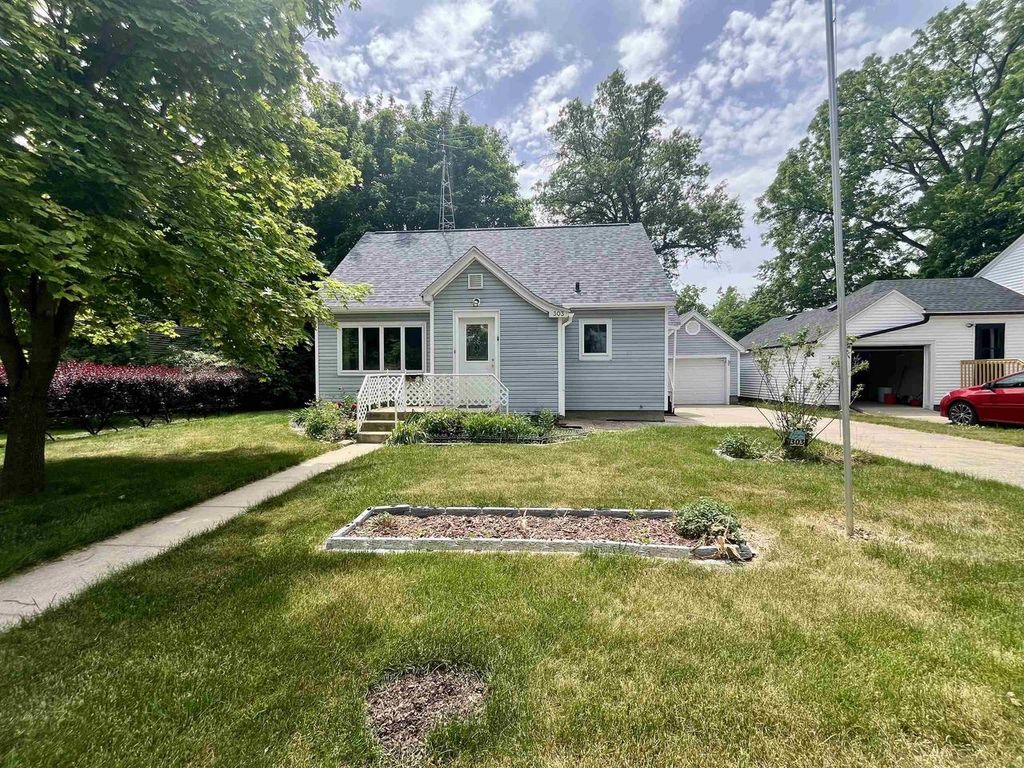 Photo of 303 Garfield AVENUE, Evansville, WI 53536 (MLS # 2024637)