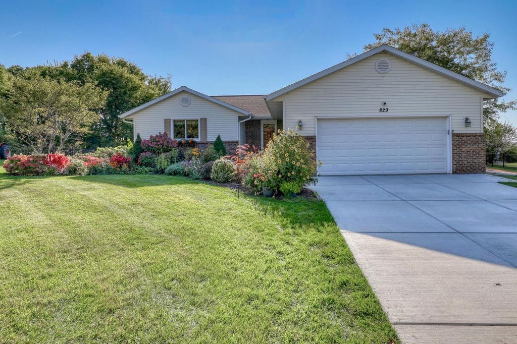 Photo of 829 Royal DRIVE, West Bend, WI 53090 (MLS # 1944068)