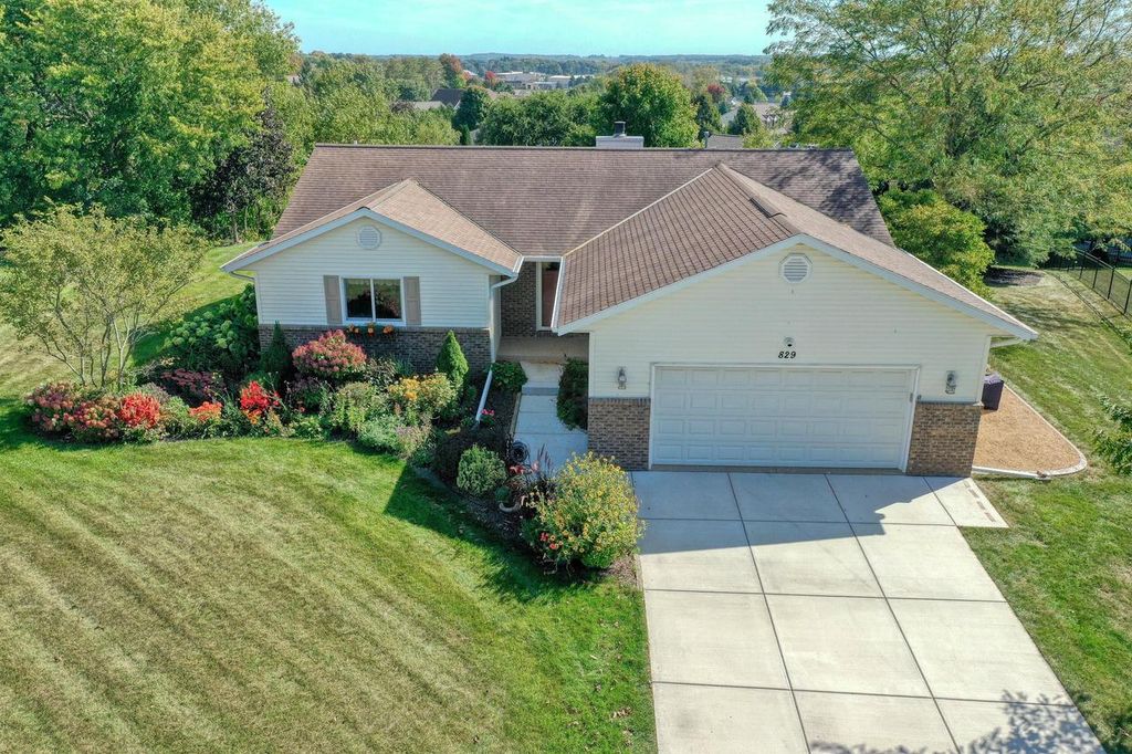 Photo of 829 Royal DRIVE, West Bend, WI 53090 (MLS # 1944068)