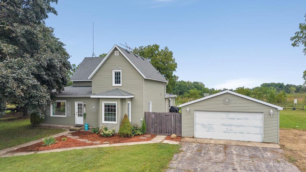 Photo of W8194 Thompson ROAD, Poynette, WI 53955 (MLS # 2032116)