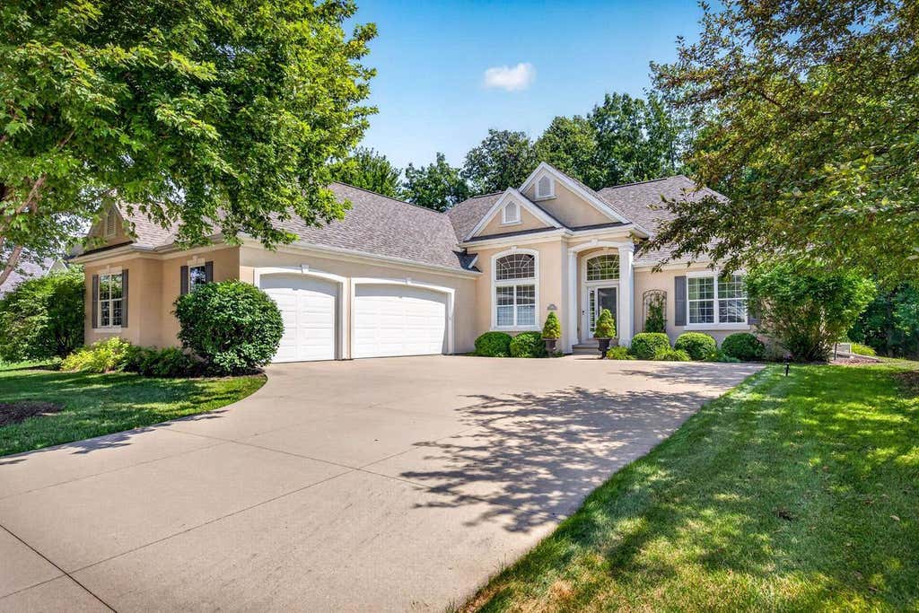 Photo of 1568 Kingswood DRIVE, Neenah, WI 54956 (MLS # 50330734)