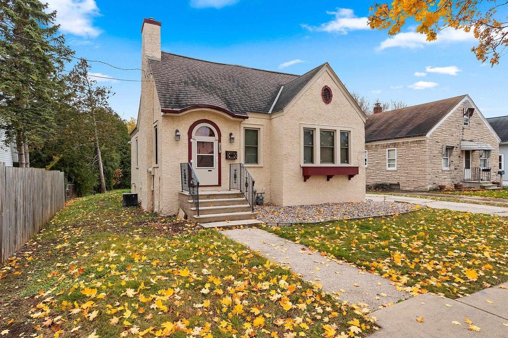 Photo of 409 S Baird STREET, Green Bay, WI 54302 (MLS # 50317981)