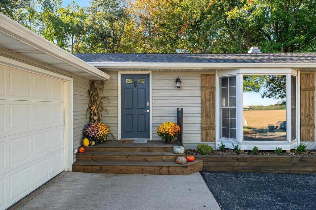 Photo of N3425 County Road Q, Waupaca, WI 54981 (MLS # 50333837)