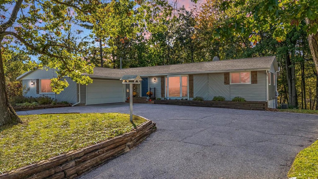 Photo of N3425 County Road Q, Waupaca, WI 54981 (MLS # 50333837)