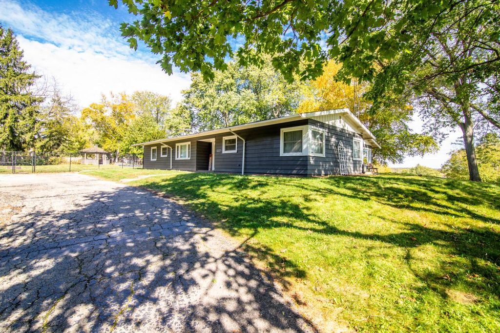 Photo of 1025 Richards AVENUE, Watertown, WI 53094 (MLS # 1937849)