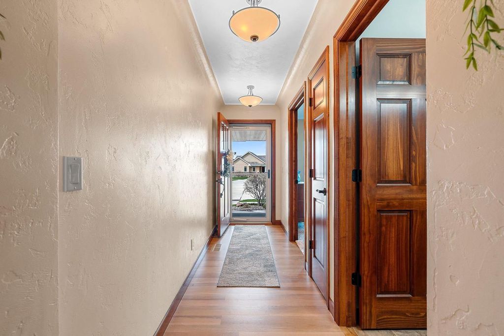 Photo of 177 E Clearwater COURT, Appleton, WI 54913 (MLS # 50324510)
