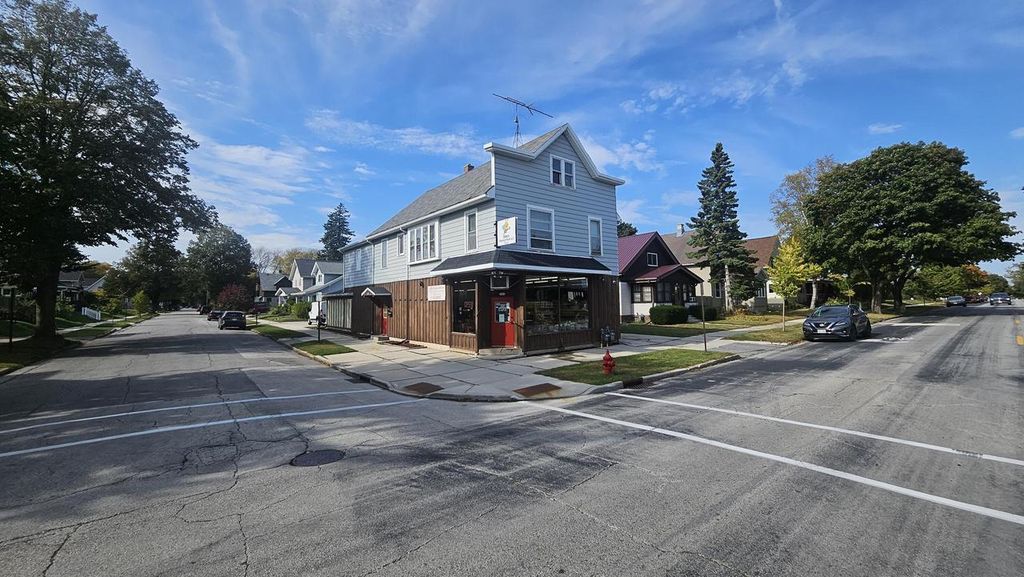 Photo of 2002 N 8th STREET #804 Bluff Ave, Sheboygan, WI 53081 (MLS # 1939937)