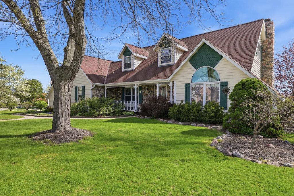 Photo of 211 Erin COURT, West Bend, WI 53095 (MLS # 1961454)