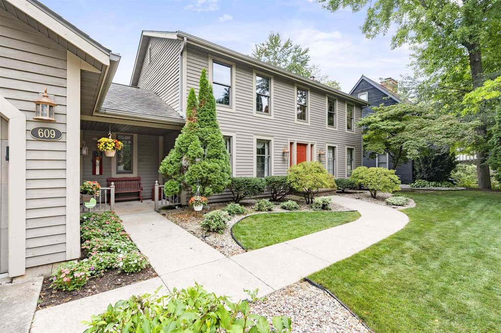 Photo of 609 Scarlet Oak COURT, Appleton, WI 54915 (MLS # 50330765)