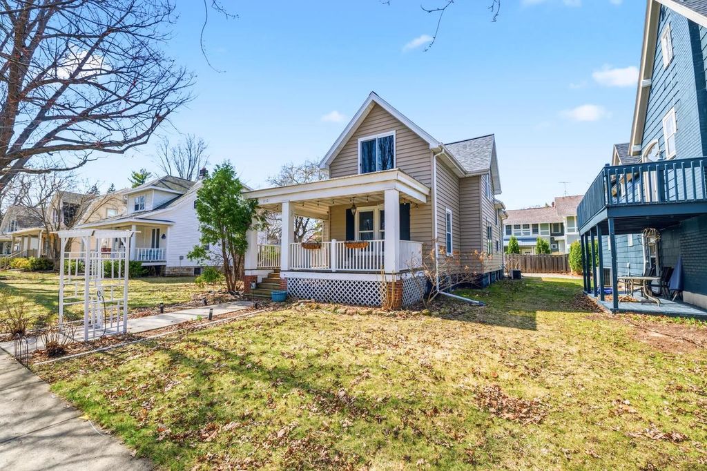 Photo of 1110 S Webster AVENUE, Green Bay, WI 54301 (MLS # 50323662)