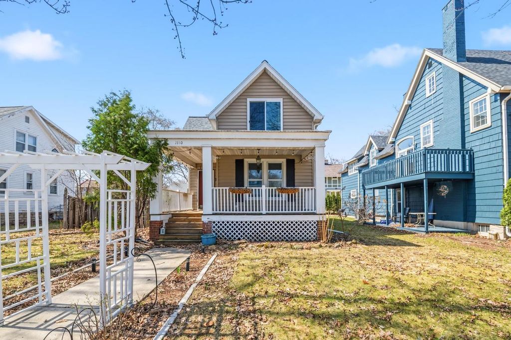 Photo of 1110 S Webster AVENUE, Green Bay, WI 54301 (MLS # 50323662)