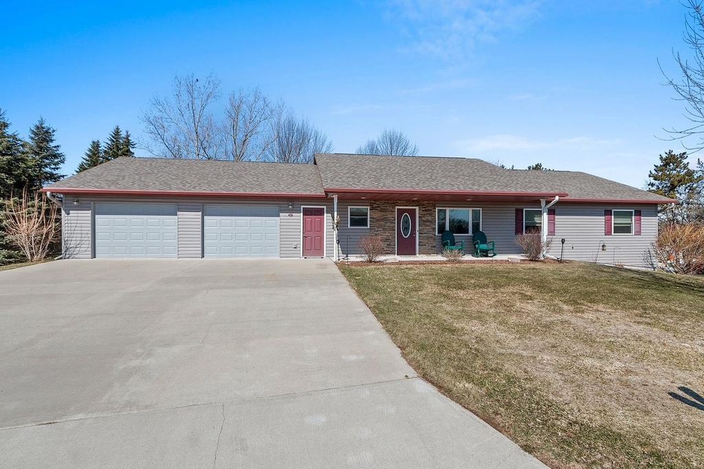 Photo of 209 Ridgewood DRIVE, Gillett, WI 54124 (MLS # 50323402)