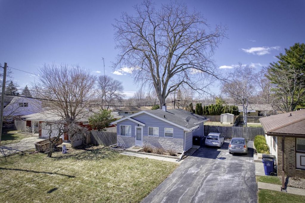 Photo of 24 Oregon STREET, Racine, WI 53405 (MLS # 1955141)