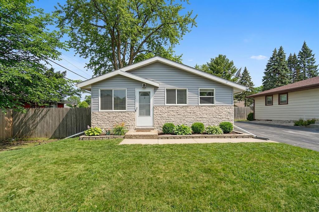 Photo of 24 Oregon STREET, Racine, WI 53405 (MLS # 1955141)