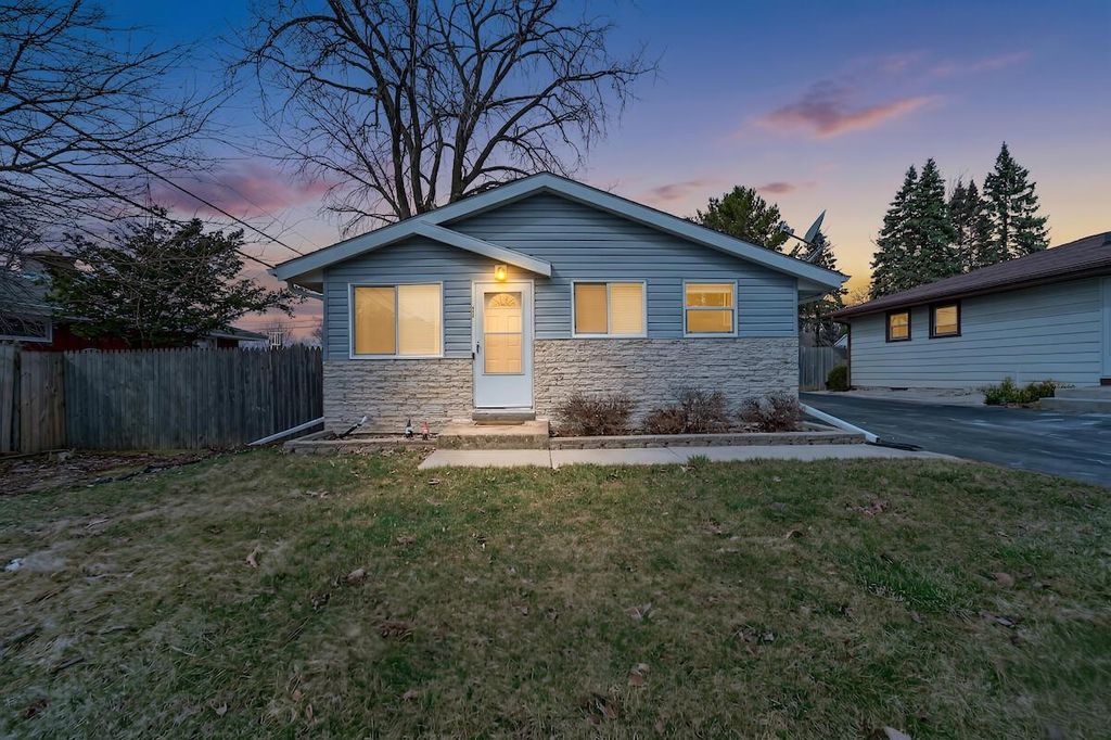 Photo of 24 Oregon STREET, Racine, WI 53405 (MLS # 1955141)