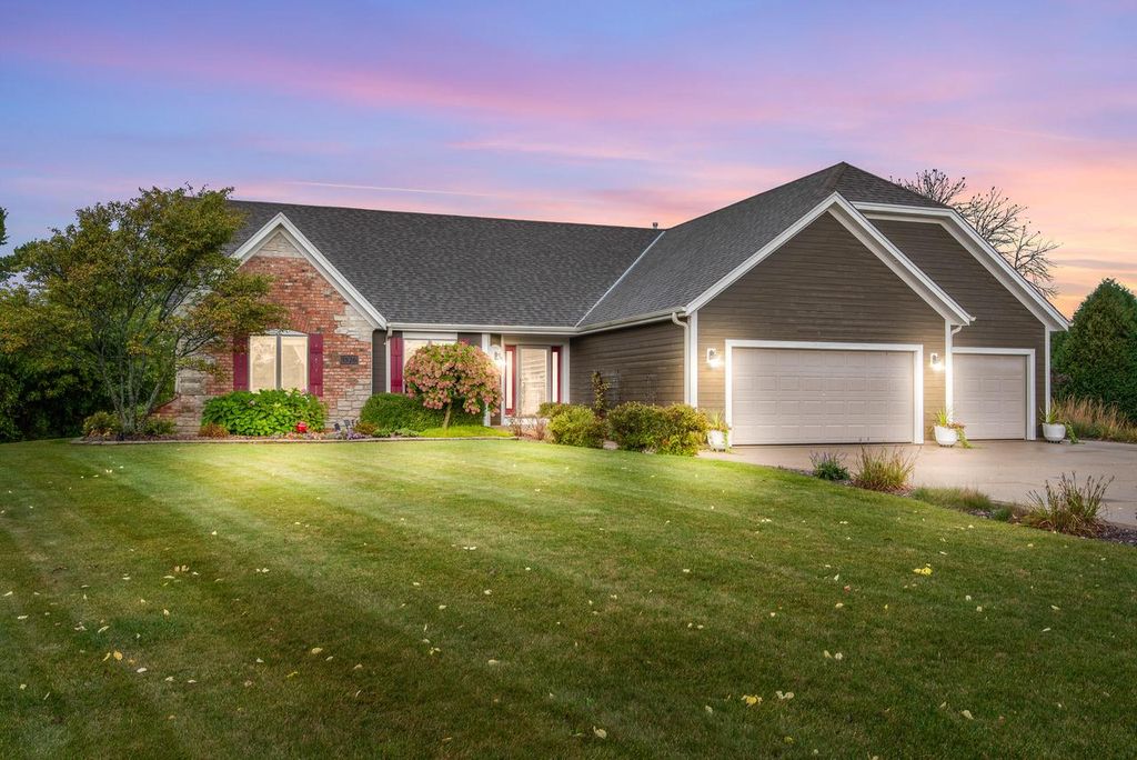 Photo of 1526 Pine Cone TRAIL, Port Washington, WI 53074 (MLS # 1940218)