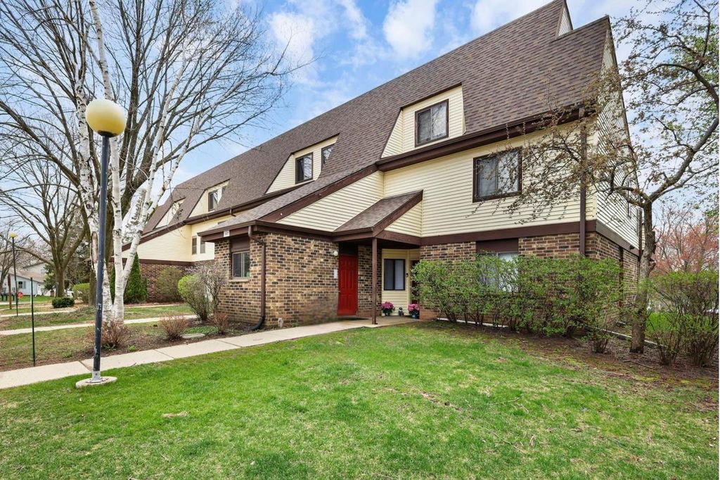 Photo of 1037 S Sunnyvale LANE #C, Madison, WI 53713 (MLS # 2022071)