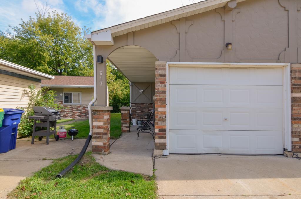 Photo of 613 Victoria COURT, Green Bay, WI 54311 (MLS # 50333325)