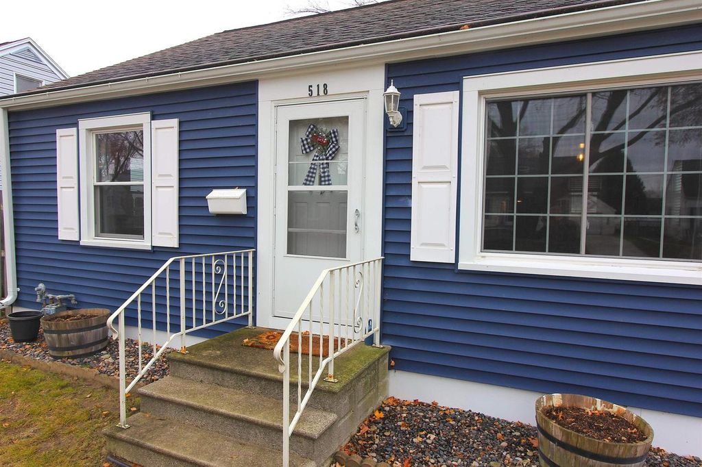 Photo of 518 la Plant STREET, Green Bay, WI 54302 (MLS # 50318649)