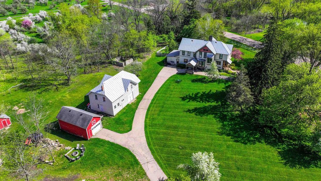Photo of E3192 Apple Tree LANE, Waupaca, WI 54981 (MLS # 50317001)