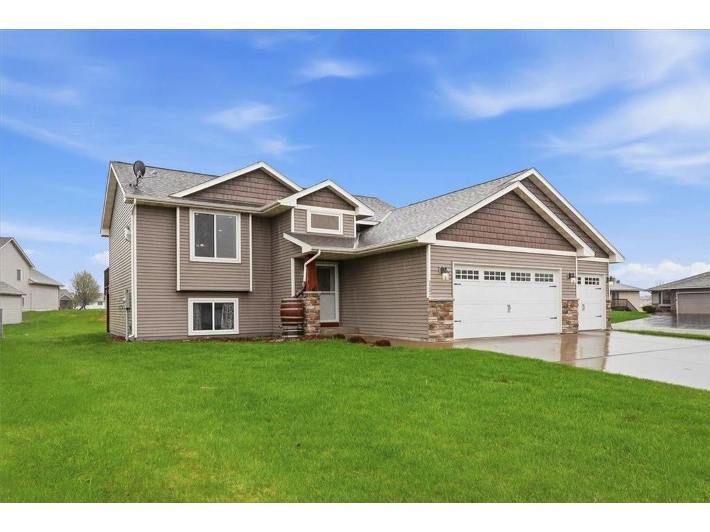 Photo of 1542 Ponderosa LANE, New Richmond, WI 54017 (MLS # 7059371)