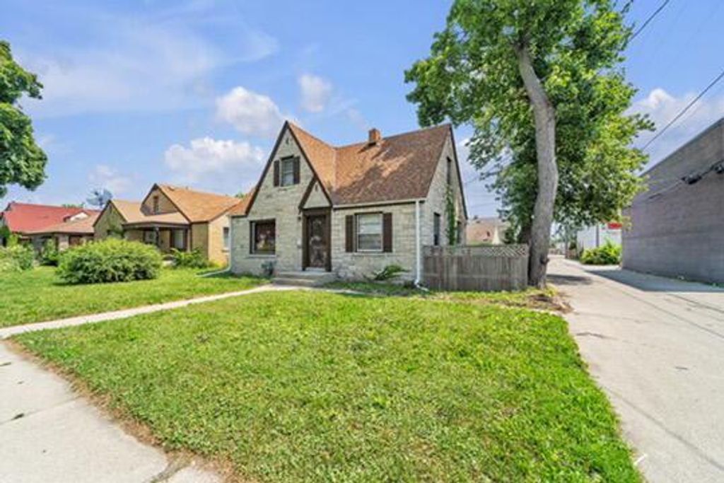 Photo of 4024 N 44th STREET, Milwaukee, WI 53216 (MLS # 1939944)