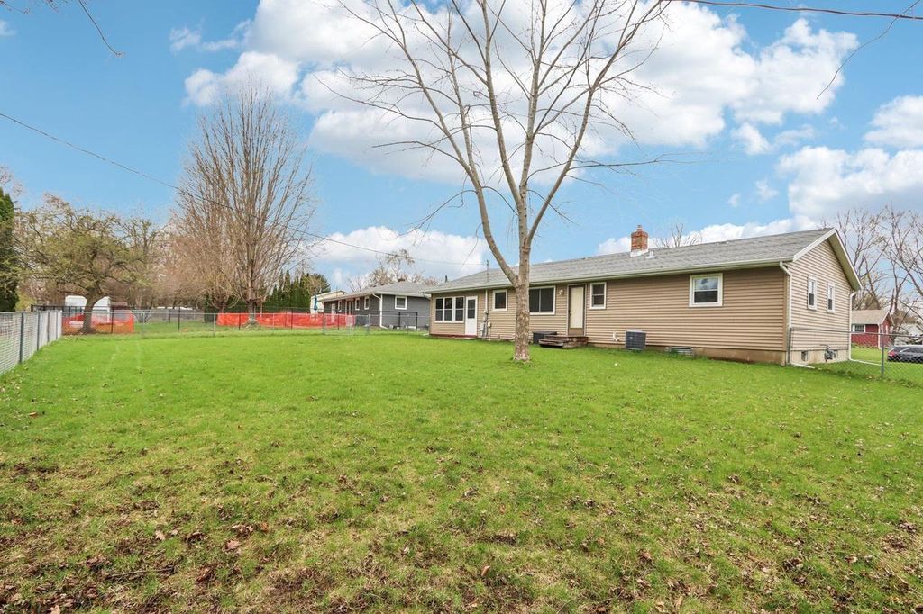 Photo of 917 Kriedeman DRIVE, Stoughton, WI 53589 (MLS # 2020703)