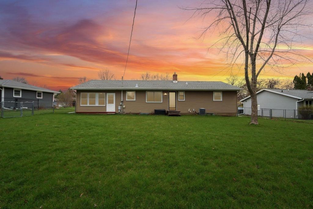 Photo of 917 Kriedeman DRIVE, Stoughton, WI 53589 (MLS # 2020703)