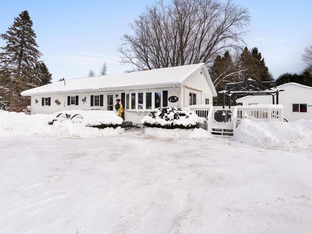 Photo of 5425 Old Q ROAD, Manitowoc, WI 54220 (MLS # 1945143)