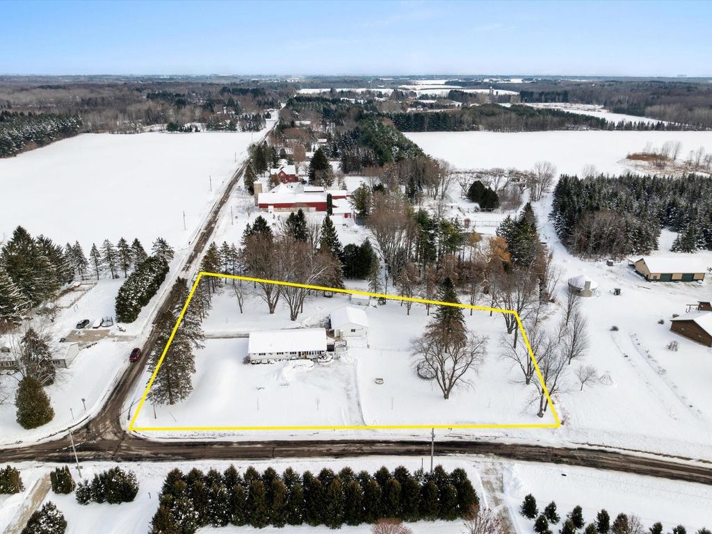 Photo of 5425 Old Q ROAD, Manitowoc, WI 54220 (MLS # 1945143)