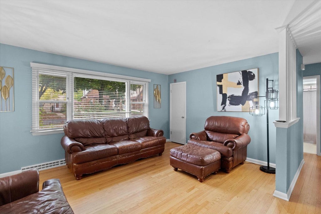 Photo of 2728 N Carlton PLACE #2730, Milwaukee, WI 53210 (MLS # 1968489)