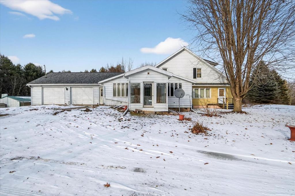 Photo of 429 State Hwy 138 ROAD, Stoughton, WI 53589 (MLS # 2016893)