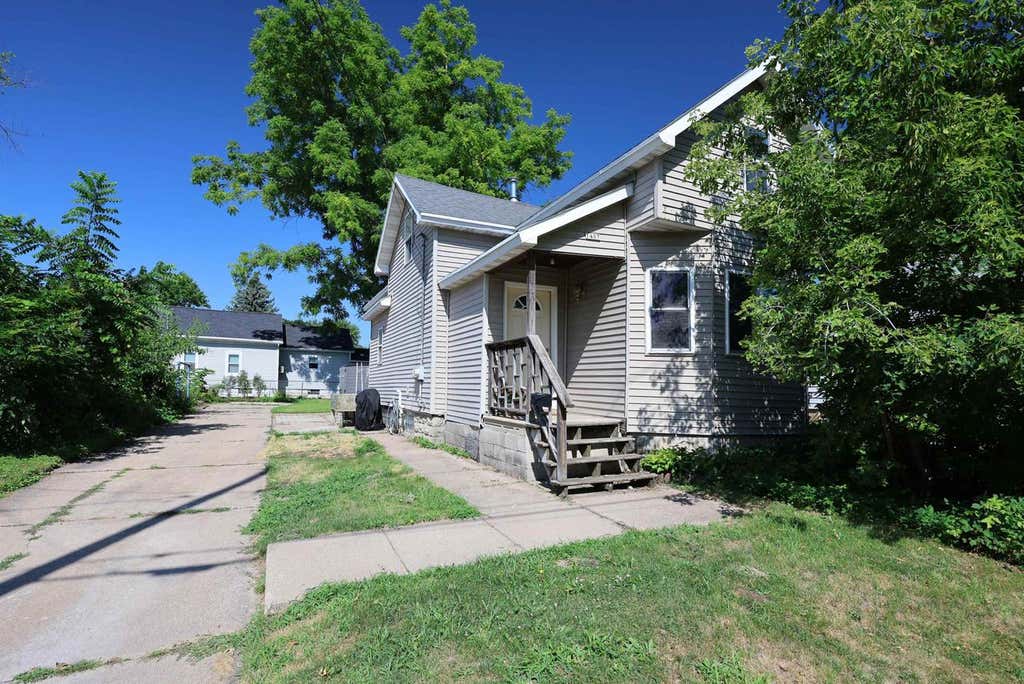 Photo of 1407 N Main STREET, Oshkosh, WI 54901 (MLS # 50330079)