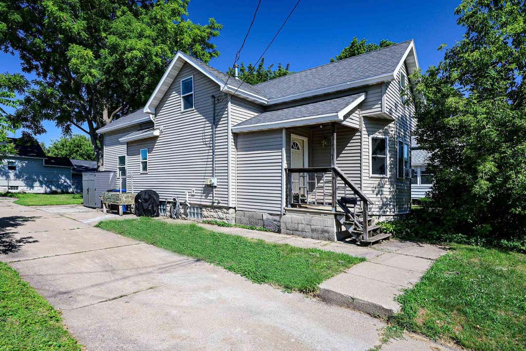 Photo of 1407 N Main STREET, Oshkosh, WI 54901 (MLS # 50330079)