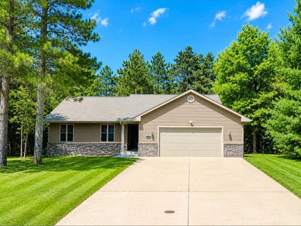 Photo of 5321 Fox Run DRIVE, Wisconsin Rapids, WI 54494 (MLS # 22602412)