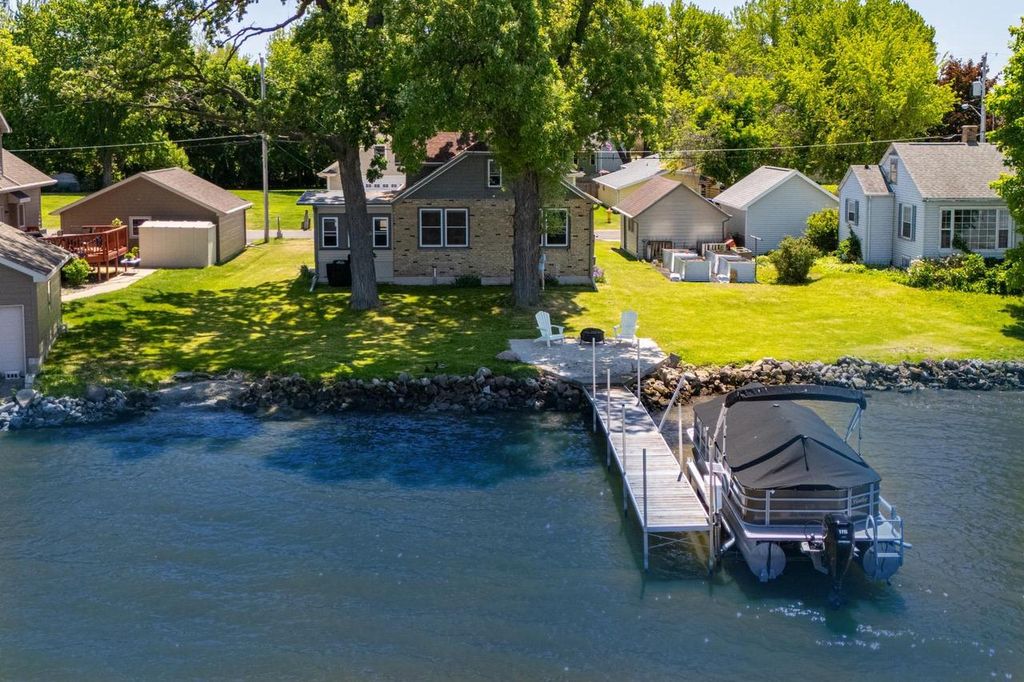 Photo of 2432 Hickory LANE, Oshkosh, WI 54901 (MLS # 50326462)