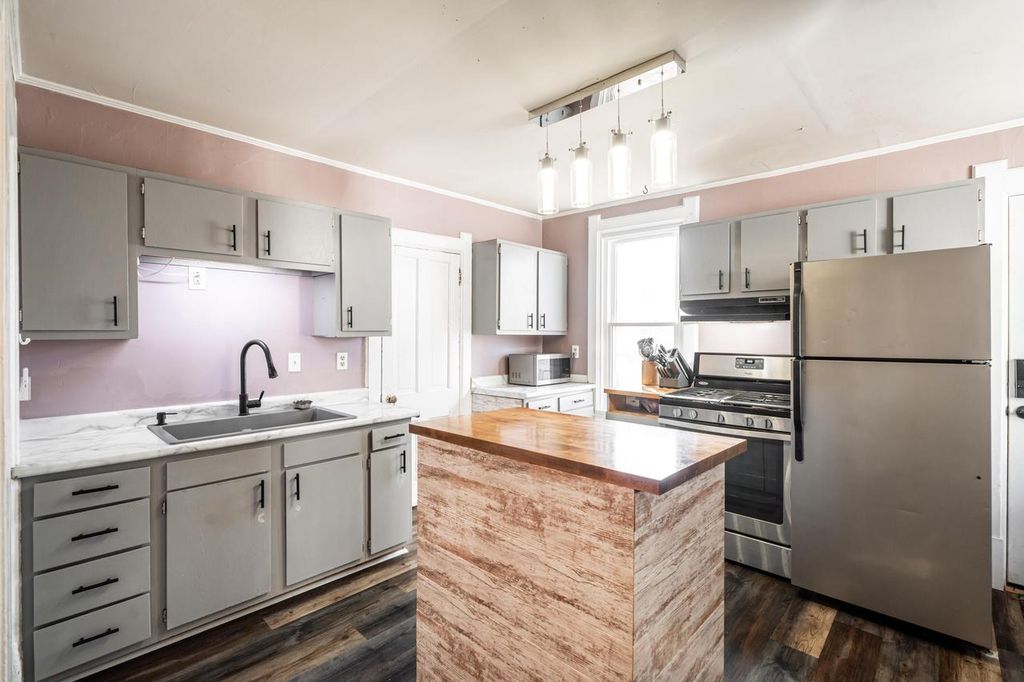 Photo of 923 Beechwood AVENUE, Waukesha, WI 53186 (MLS # 1955079)