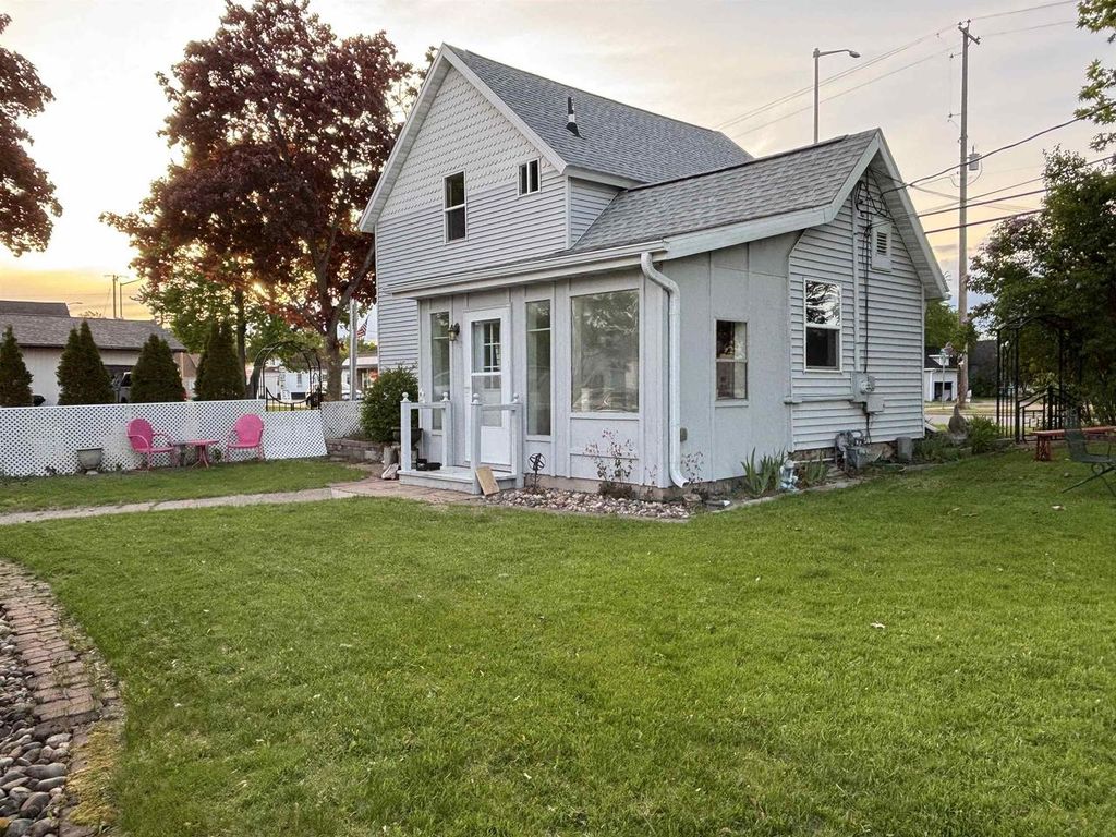 Photo of 1411 W Main STREET, Merrill, WI 54452 (MLS # 22505477)