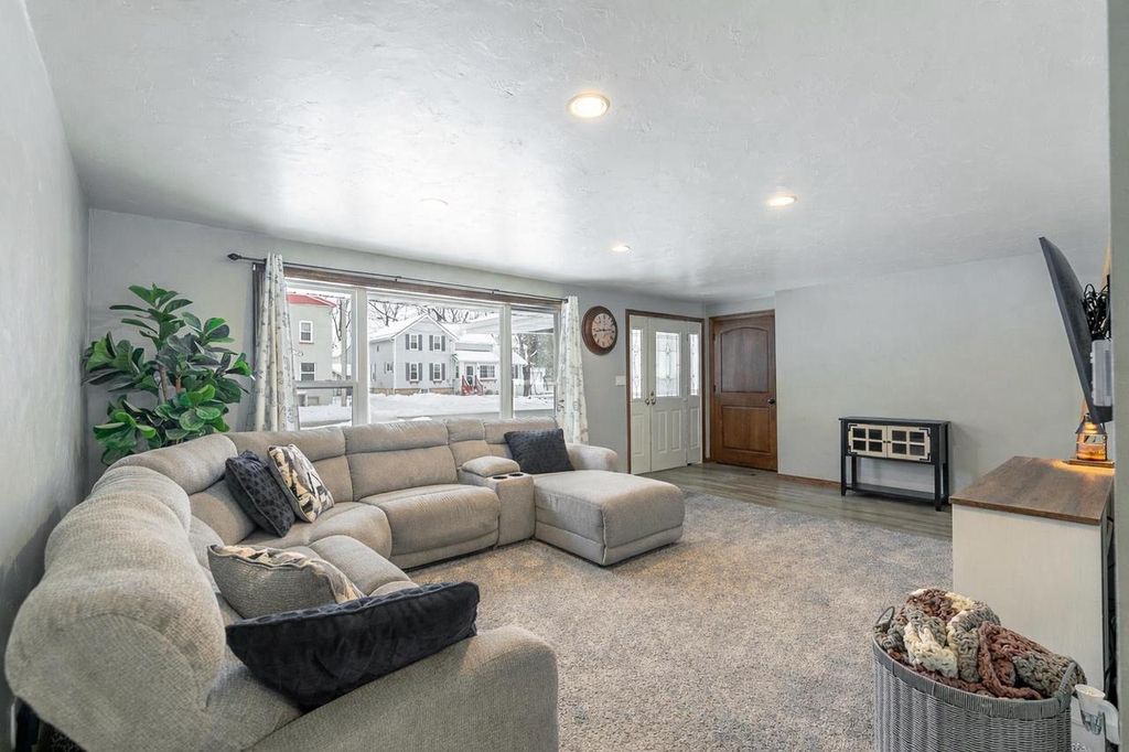 Photo of 428 Lincoln STREET, Seymour, WI 54165 (MLS # 50322605)