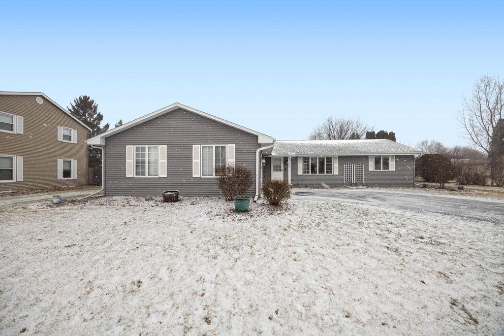 Photo of 4029 Southwyck DRIVE, Janesville, WI 53546 (MLS # 2014713)