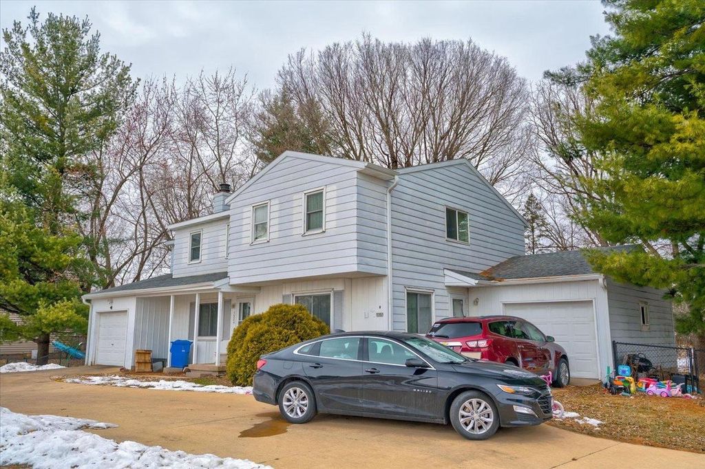 Photo of 5302 Williamsburg WAY, Fitchburg, WI 53719 (MLS # 2013925)