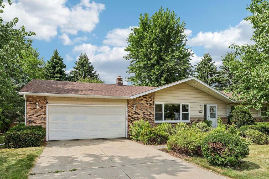 Photo of 200 Tower DRIVE, Sun Prairie, WI 53590 (MLS # 2029149)
