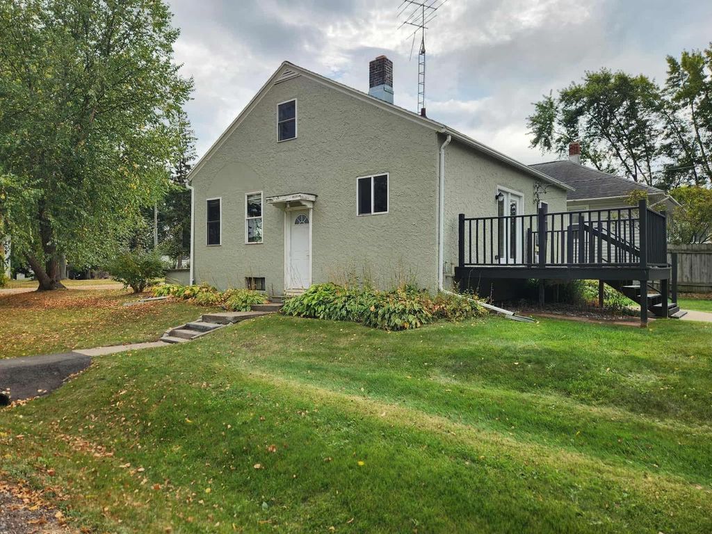 Photo of 512 N Vine AVENUE, Marshfield, WI 54449 (MLS # 22504503)