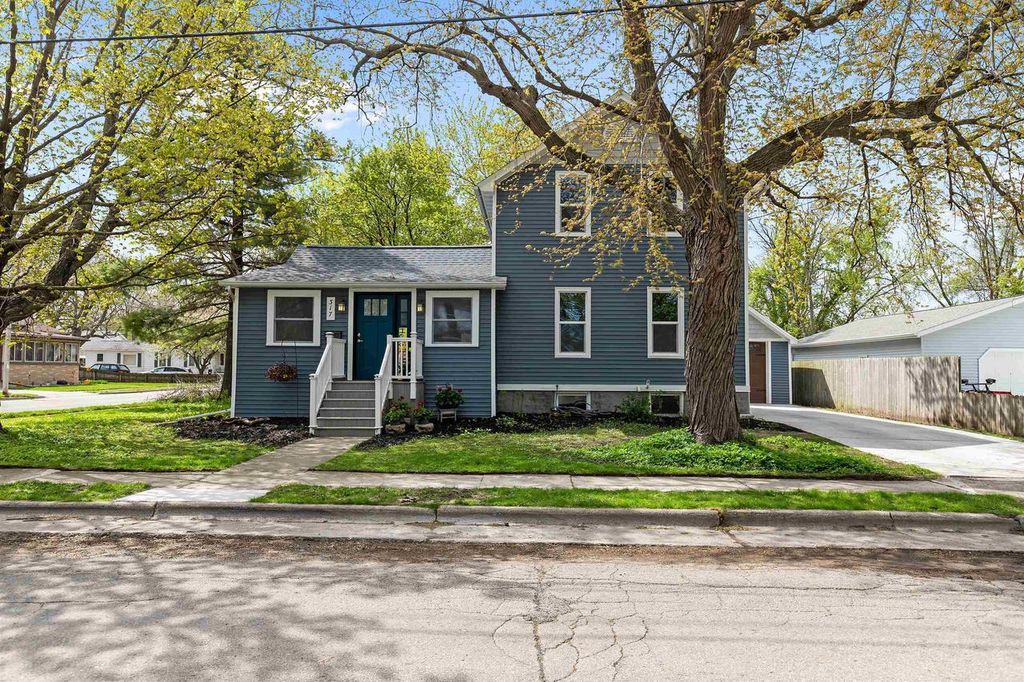 Photo of 317 Hewitt STREET, Neenah, WI 54956 (MLS # 50325118)