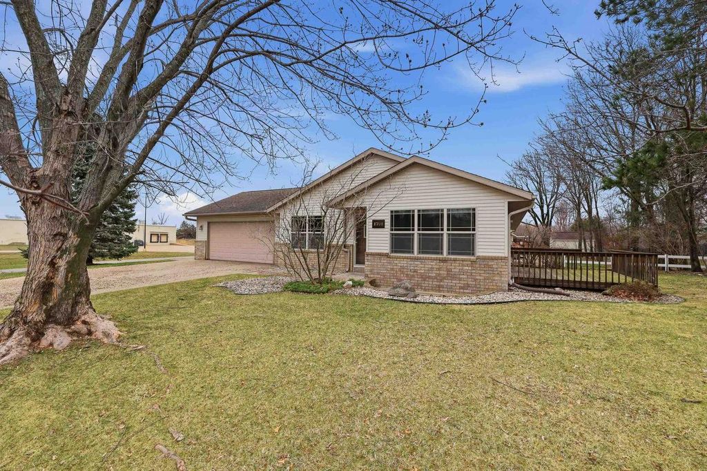 Photo of 1701 Schiller DRIVE, Stevens Point, WI 54482 (MLS # 22601478)