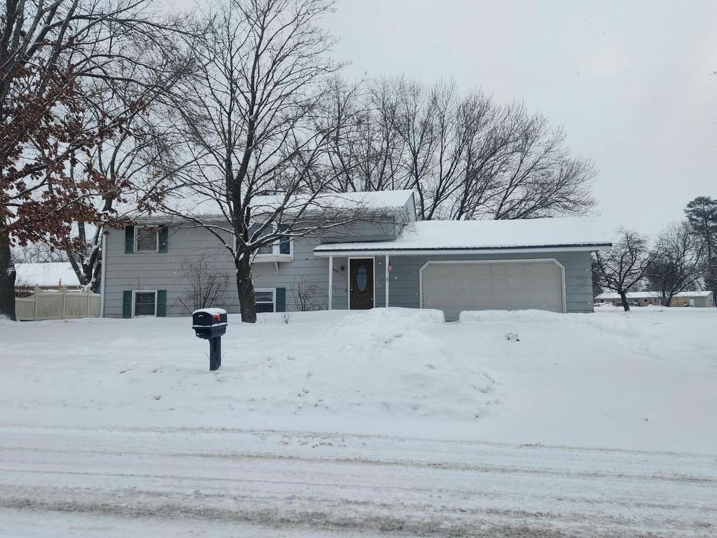 Photo of 1409 S Adams AVENUE, Marshfield, WI 54449 (MLS # 22600023)