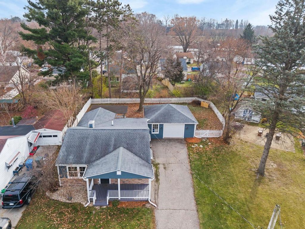 Photo of 433 Rachael ROAD, Baraboo, WI 53913 (MLS # 2013135)