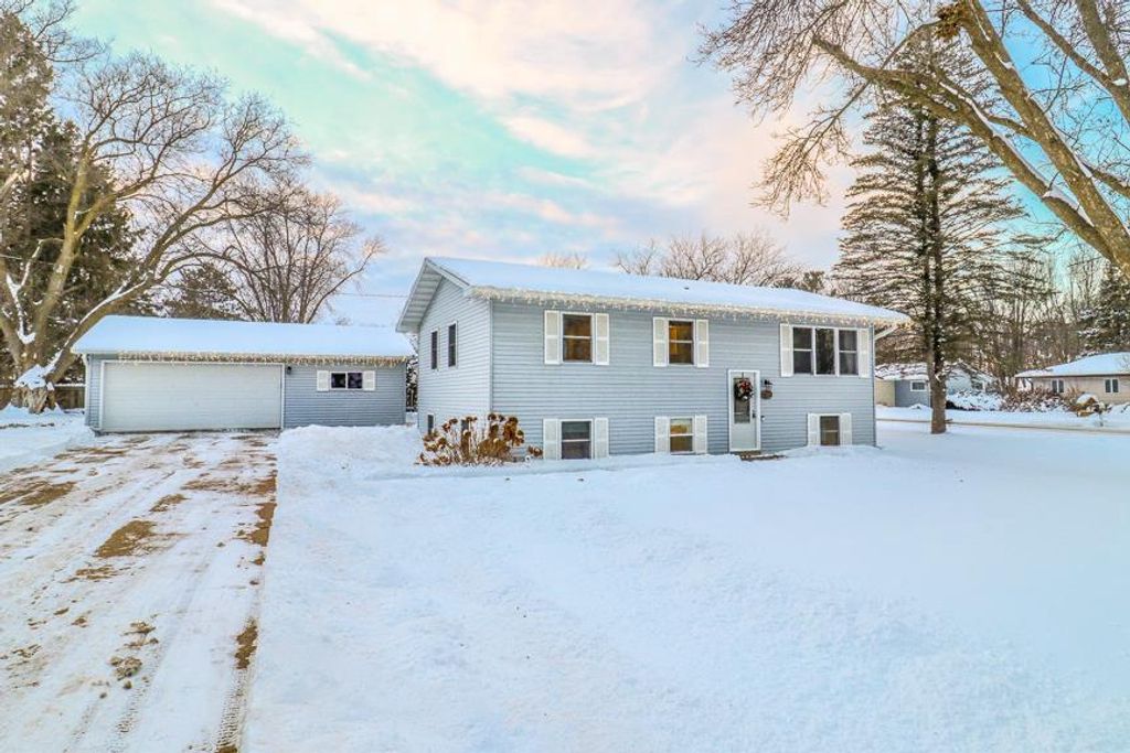Photo of 2700 S Tamarack AVENUE, Marshfield, WI 54449 (MLS # 22505715)