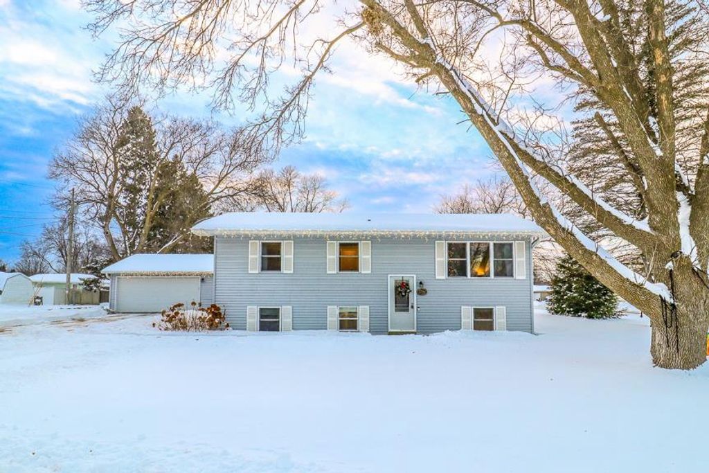 Photo of 2700 S Tamarack AVENUE, Marshfield, WI 54449 (MLS # 22505715)
