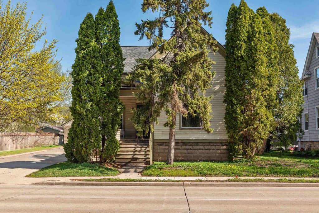 Photo of 129 E Johnson STREET, Fond Du Lac, WI 54935 (MLS # 50324232)